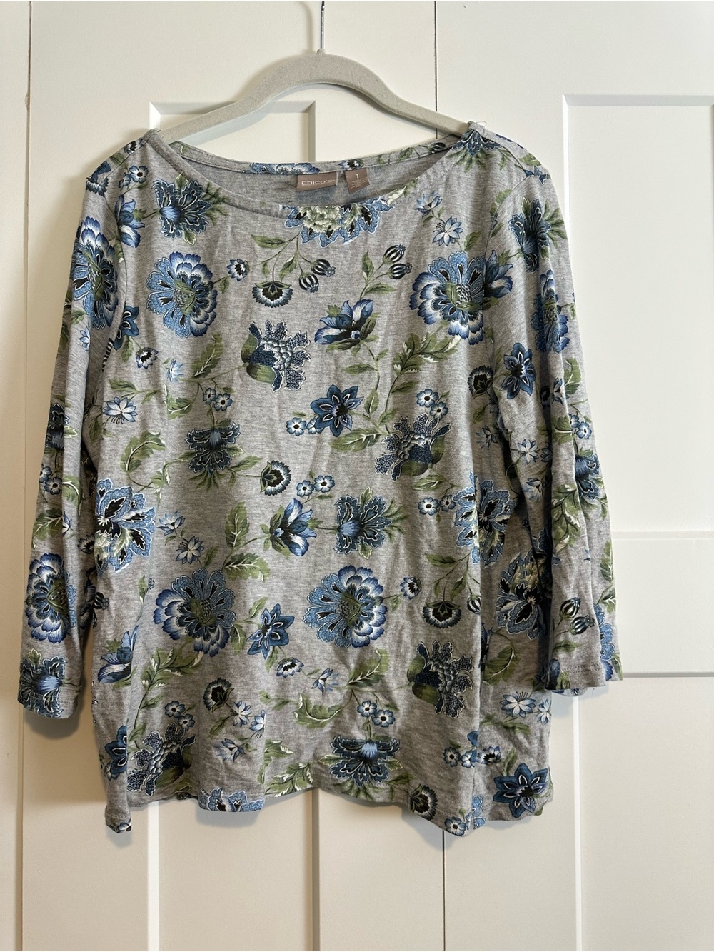 Chico's Gray Floral Pattern 3/4 Sleeve Top with Blue and Green Accents
